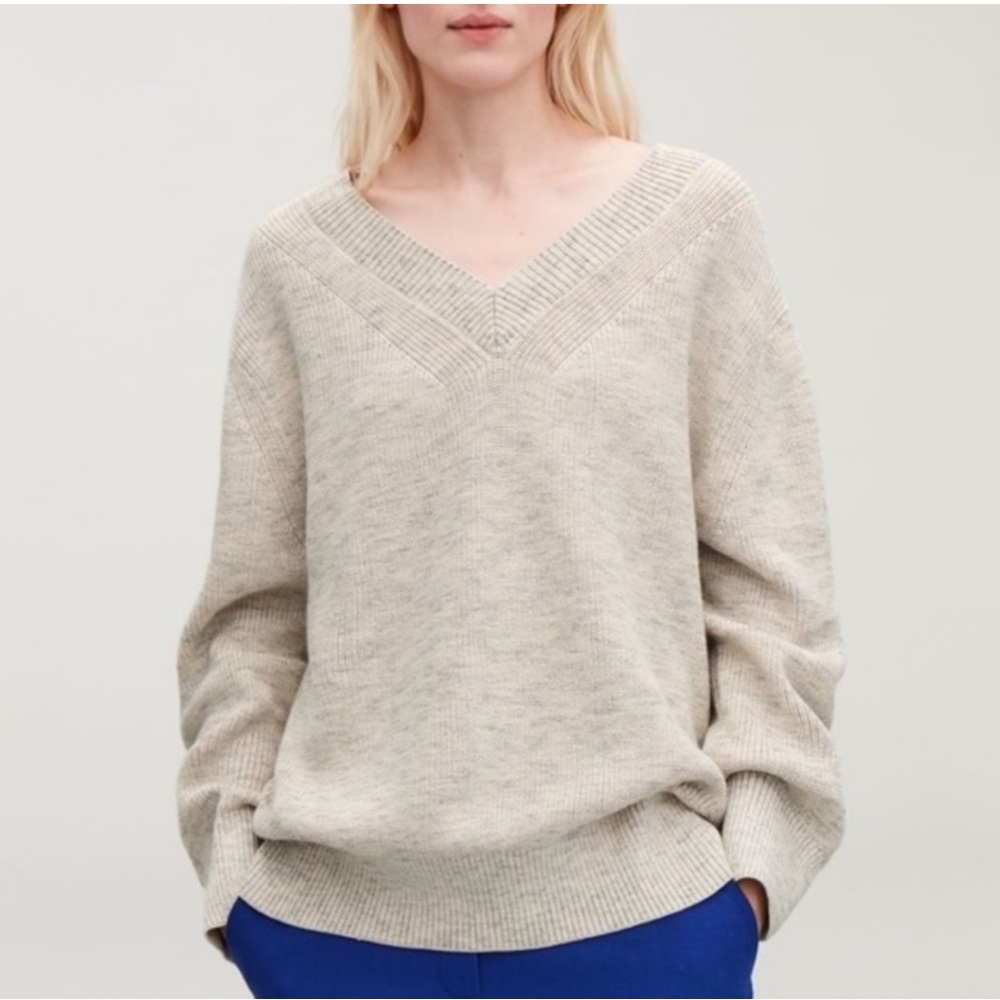 COS Women’s Cotton Oversized Oatmeal Heather V-Neck Sweater  Medium